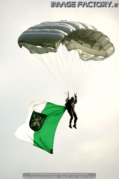 2013-06-28 Zeltweg Airpower 0408 Flag jump of parachutists